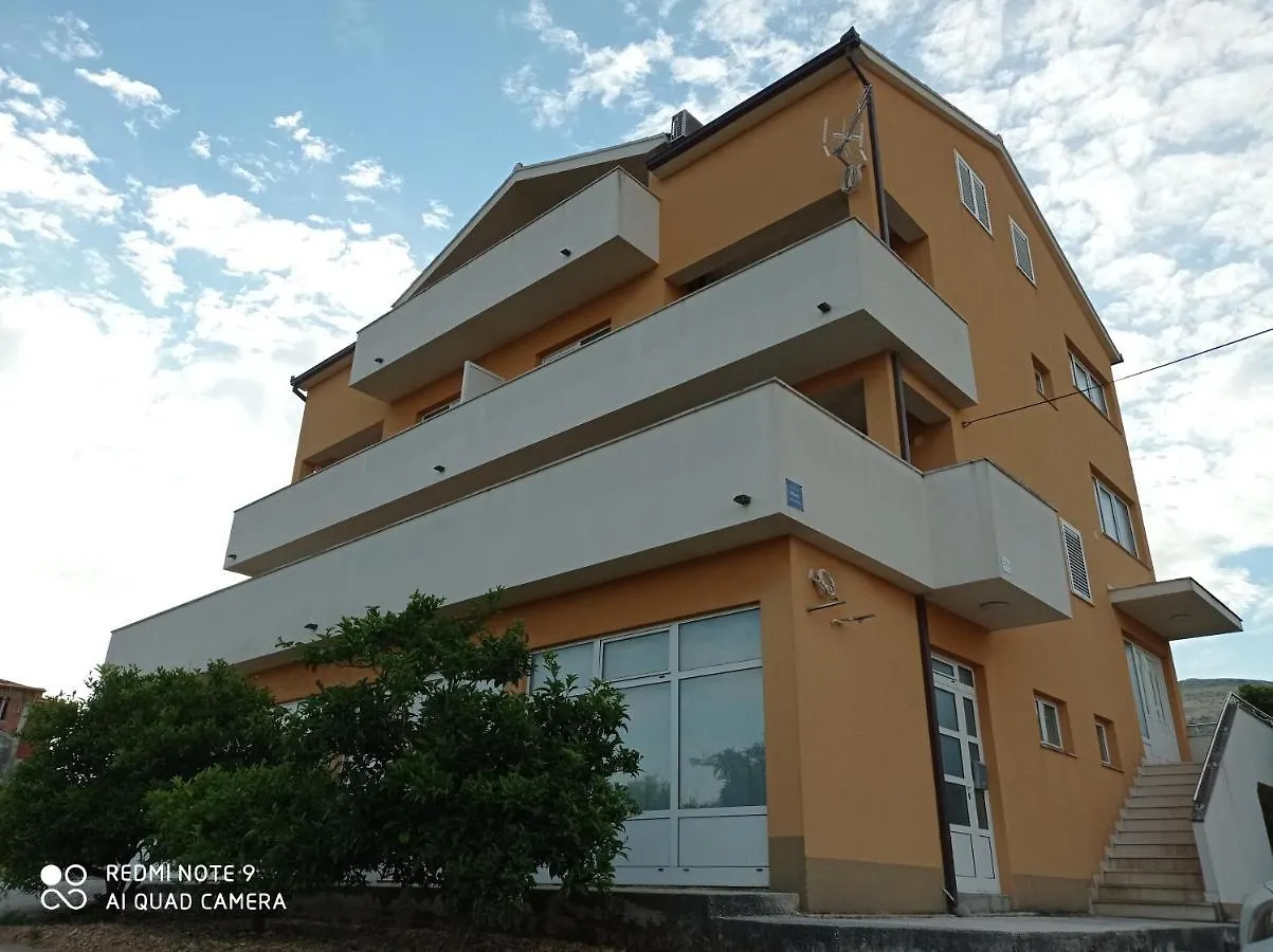 Studio Apartment With Balcony Trogir 0*,  Hırvatistan